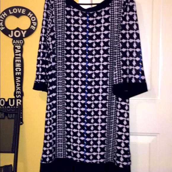 - Retro Chic Just Below the Knee Length Dress🦋 - Picture 1 of 9